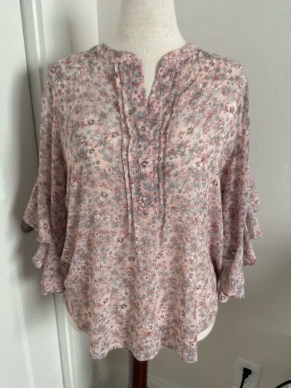Vince Camuto Pink Floral Ruffle-Sleeve Blouse